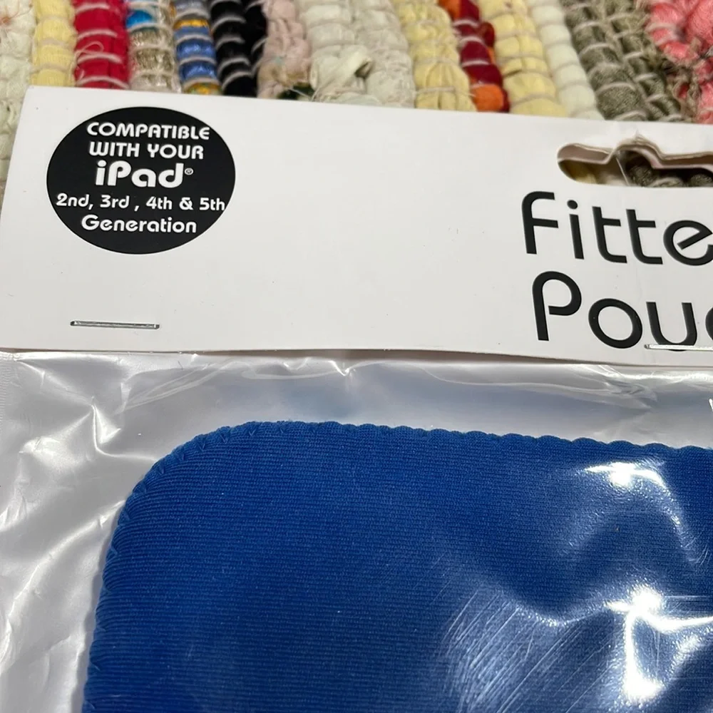 New Digital Gadgets 9 1/2” by 7” fitted pouch fits IPads generations 2, 3, 4, 5